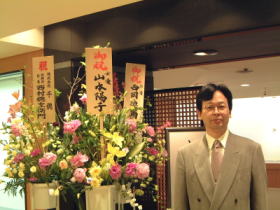 【萩作陶二十五年・樋口大桂展】横浜高島屋７階美術画廊にて・会場内入り口での樋口大桂No2