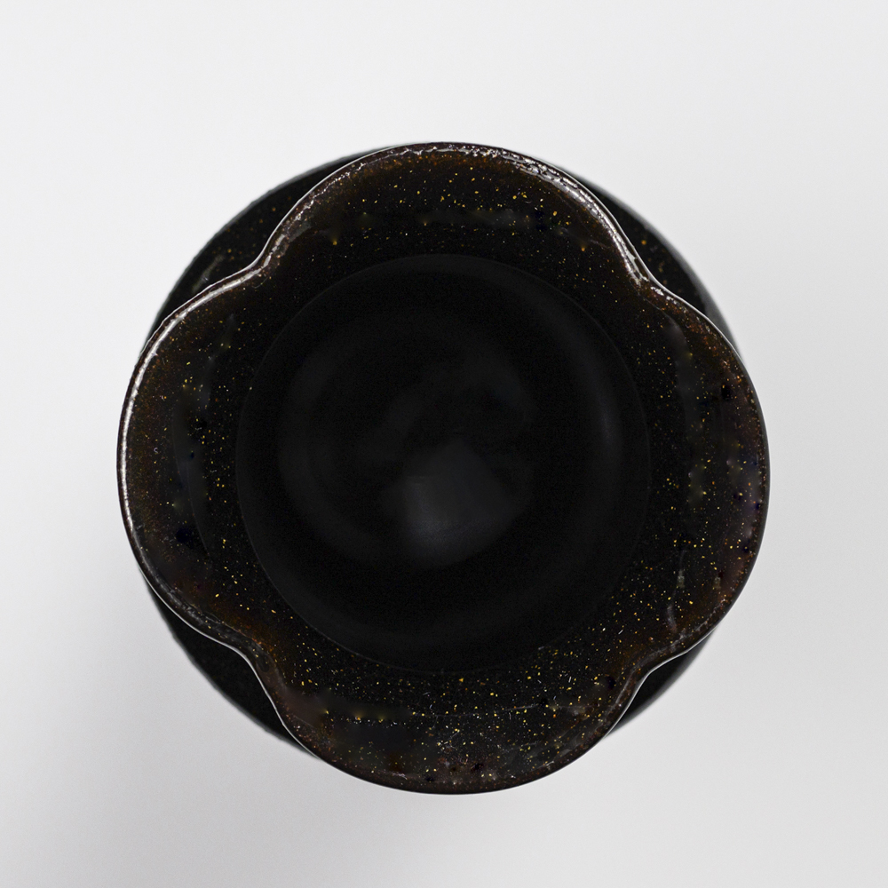 萩焼(伝統的工芸品)花入細手銀黒星釉肩衝輪花