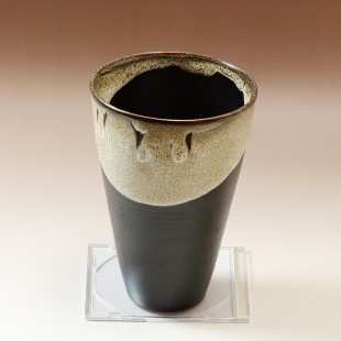 萩焼(伝統的工芸品)花入広口掛分け(黒釉&わら)呉器